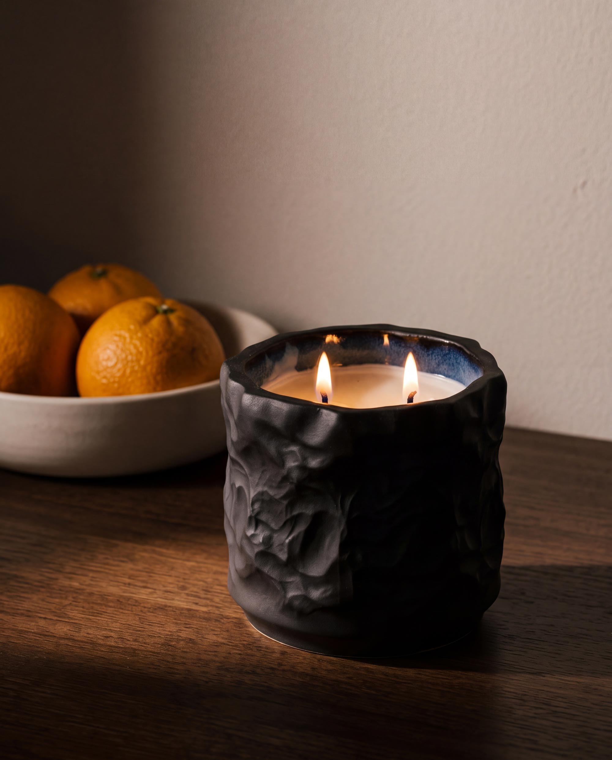 Dark Current candle in handmade porcelain